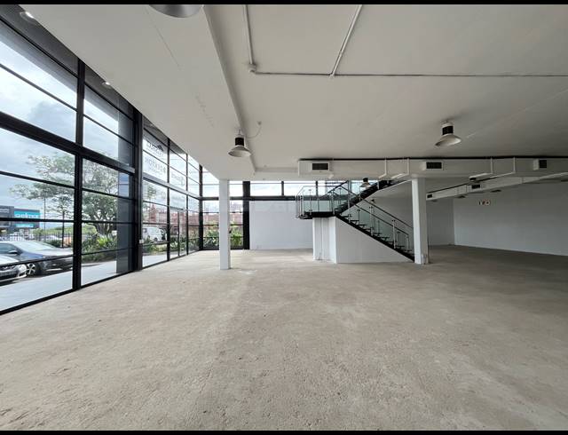 1,640M² SHOWROOM TO LET IN BALLITO DISTRICT